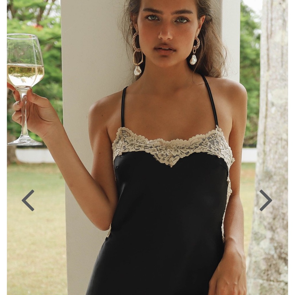 Verge girl learn French dress